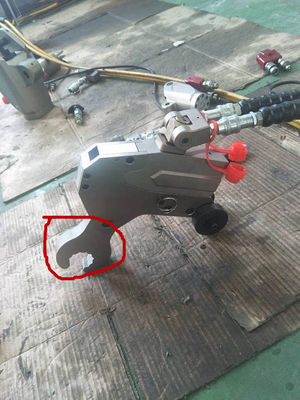 Open end hydraulic torque wrench